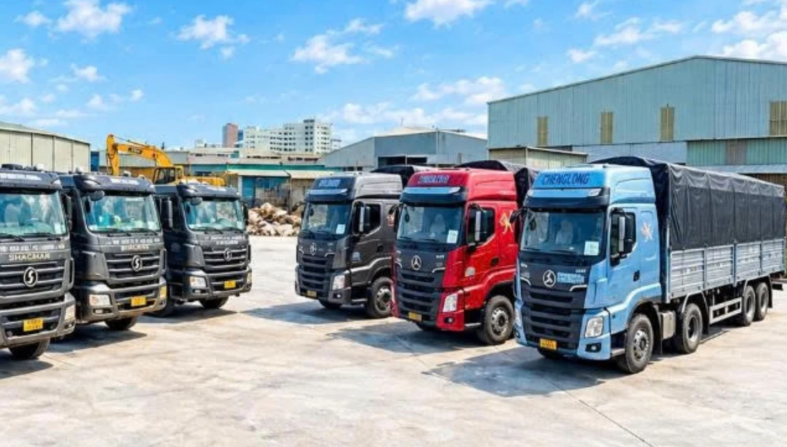 Đội xe vận tải An Phú Long